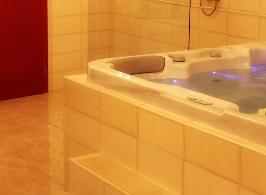 Masážní vana ve wellness Penzionu 4 Dvory